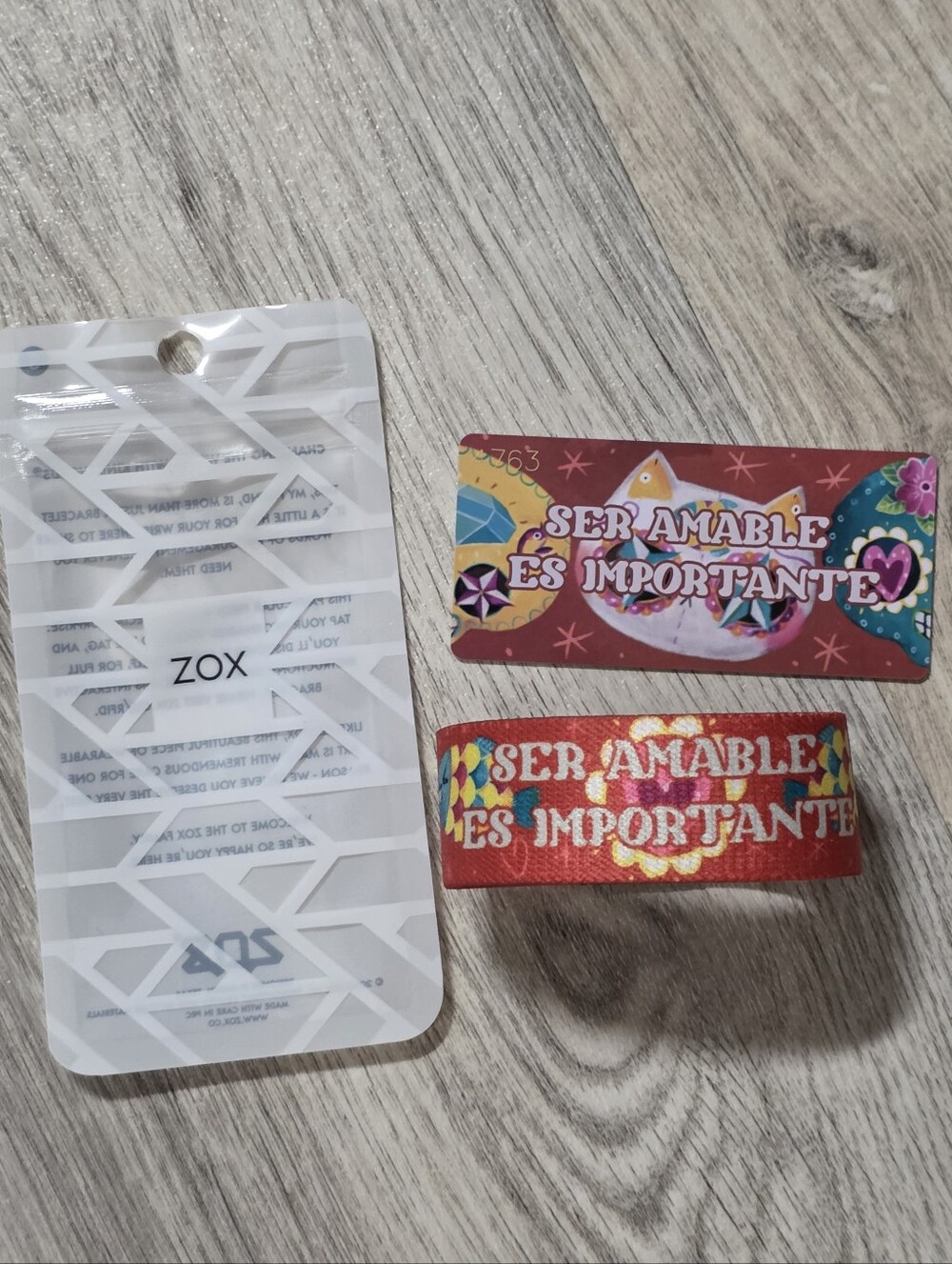 ZOX Ser Amable Es Important Bracelet Wrist Band